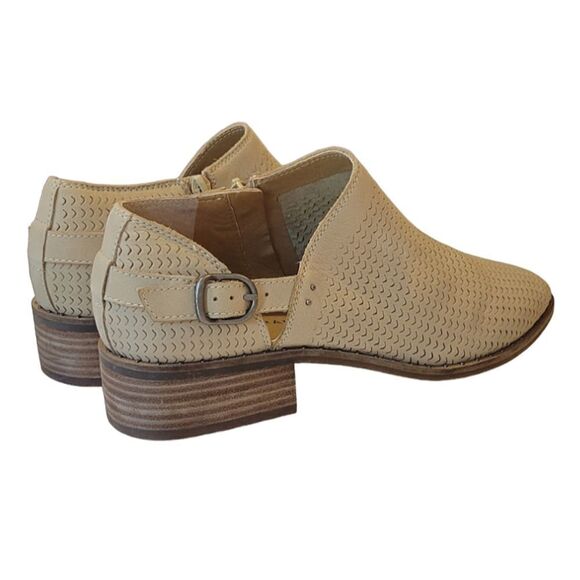 Lucky Brand Toupe Leather Perferated Buckle Cutout Zip Ankle Boots Size 8.5 - Picture 4 of 11